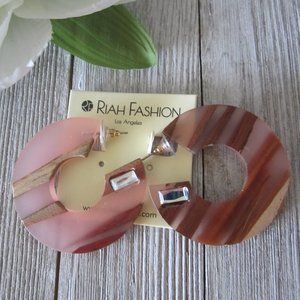 RIAH Fashion - NWT - Pretty Sheer Pink with Wood Accent Flat Circle Earrings